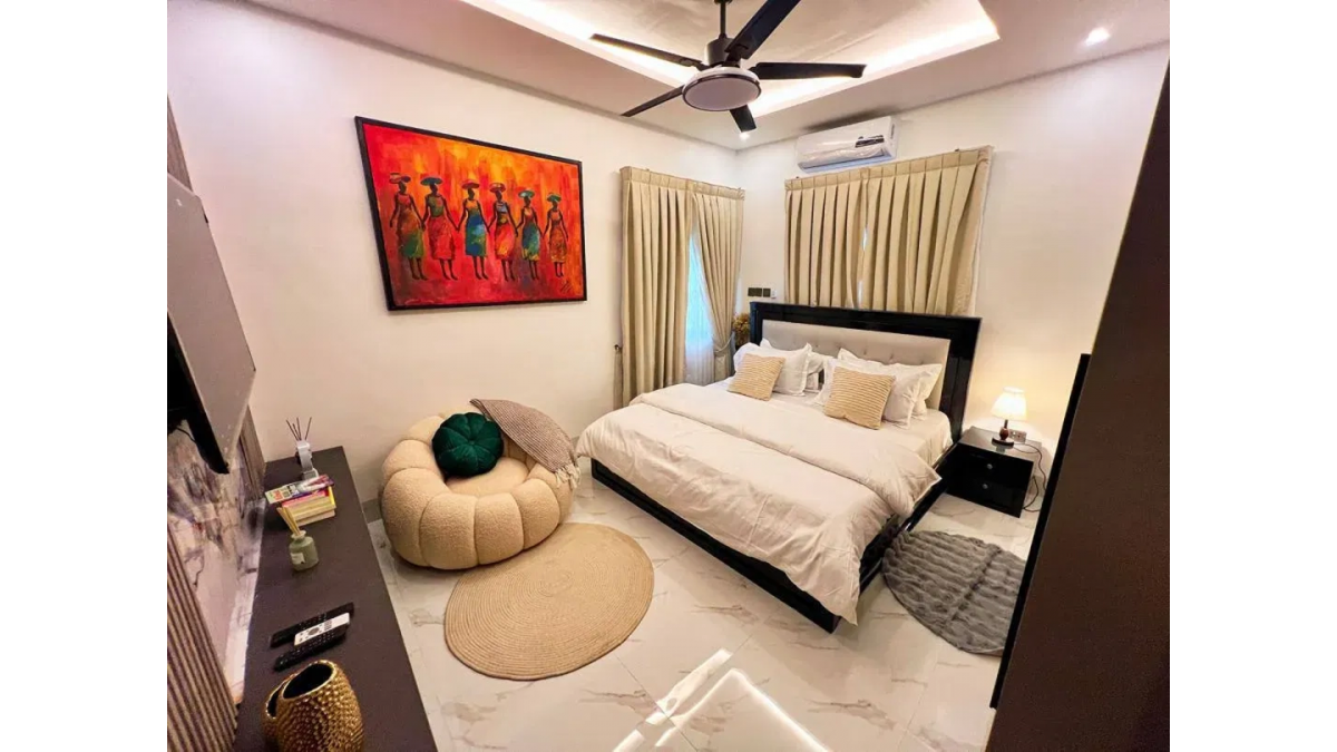 2 bed flat to let, Crown Lodge, Elystan Street - African Land