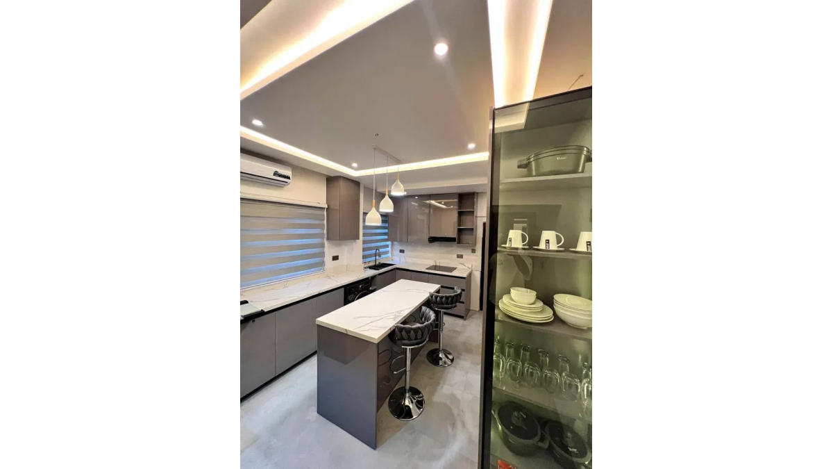 2 bed flat to let, Crown Lodge, Elystan Street - African Land