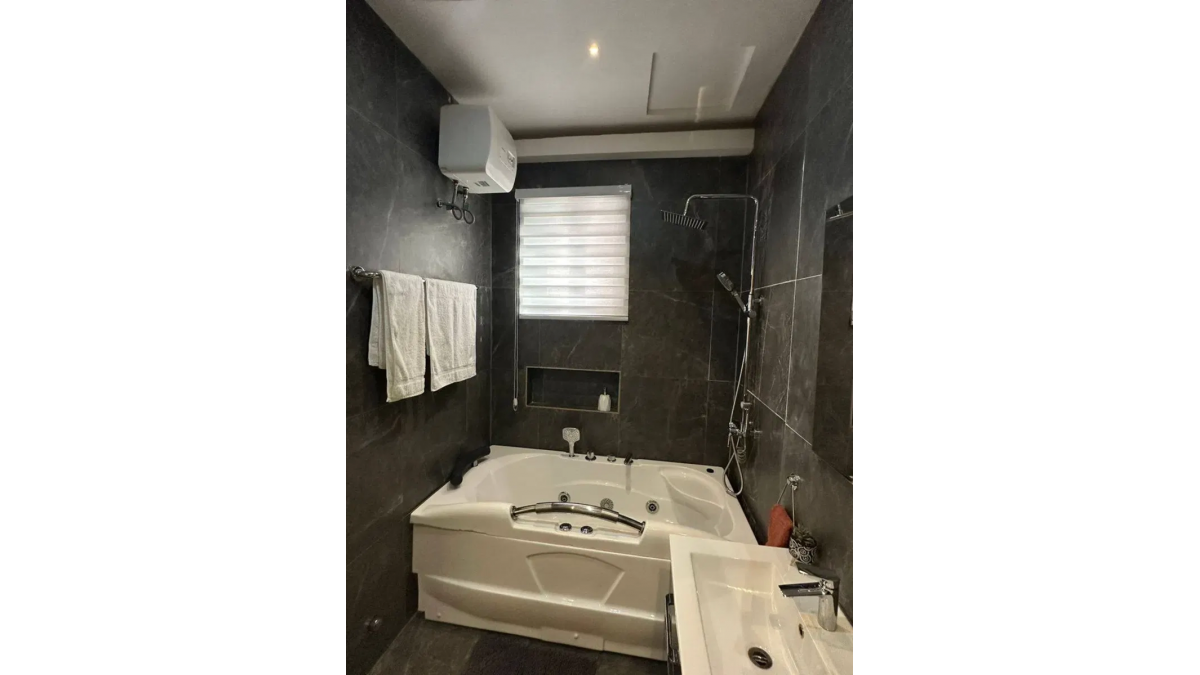 2 bed flat to let, Crown Lodge, Elystan Street - African Land
