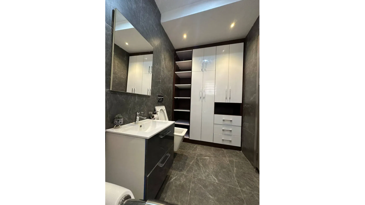2 bed flat to let, Crown Lodge, Elystan Street - African Land