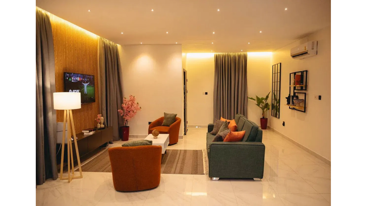 2 bed flat to let, Crown Lodge, Elystan Street - African Land