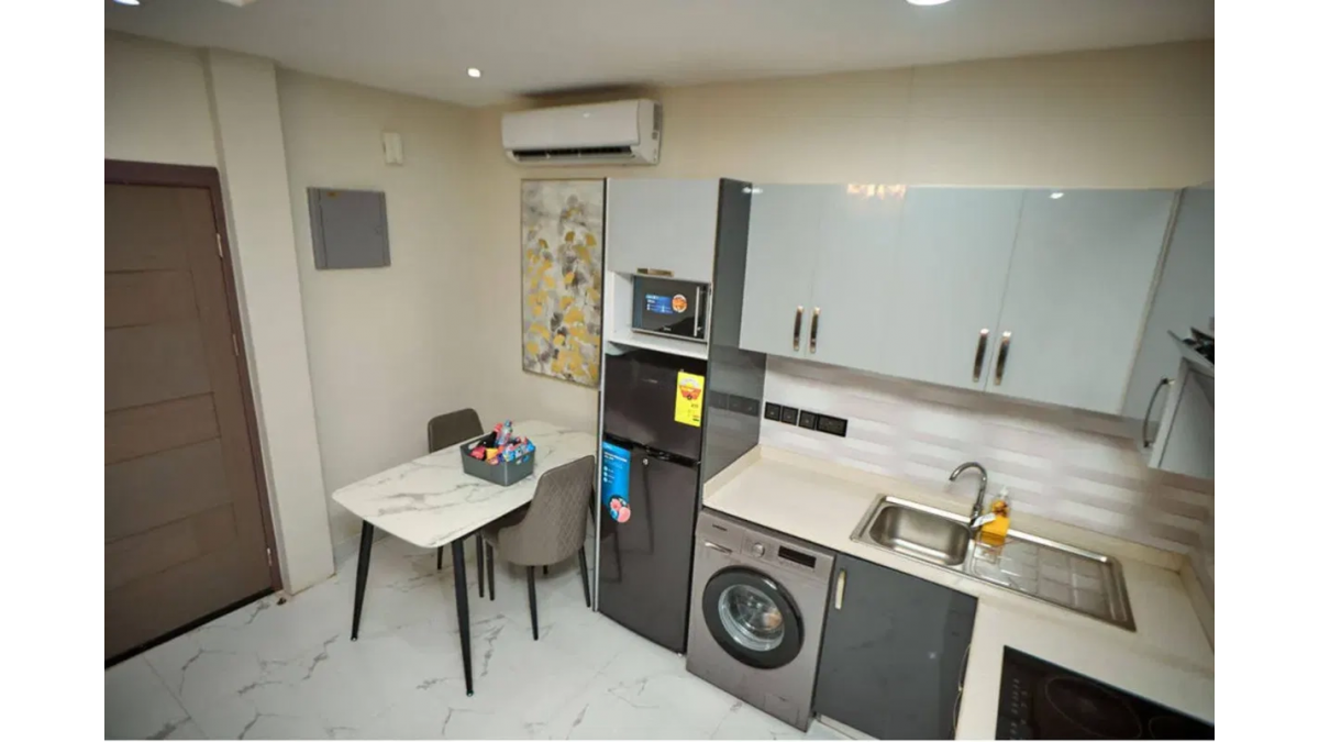 2 bed flat to let, Crown Lodge, Elystan Street - African Land