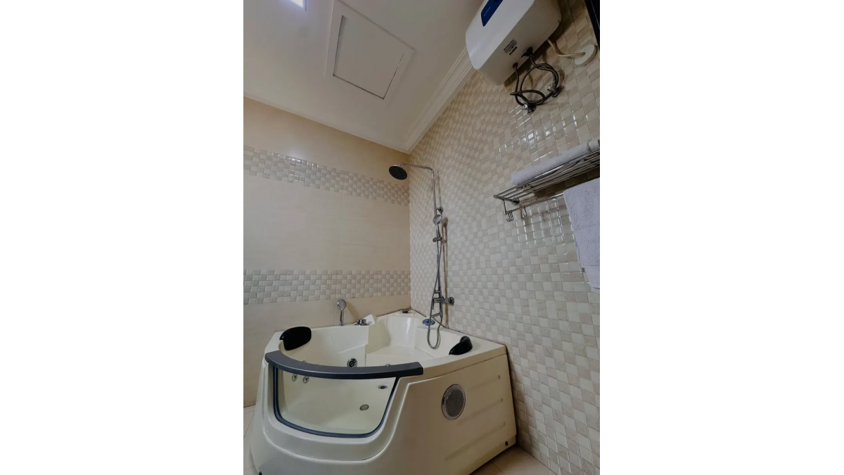 2 bed flat to let, Crown Lodge, Elystan Street - African Land