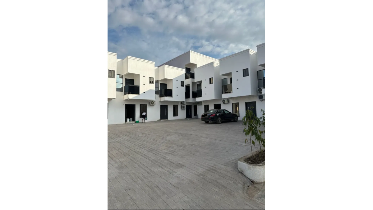 2 bed flat to let, Crown Lodge, Elystan Street - African Land