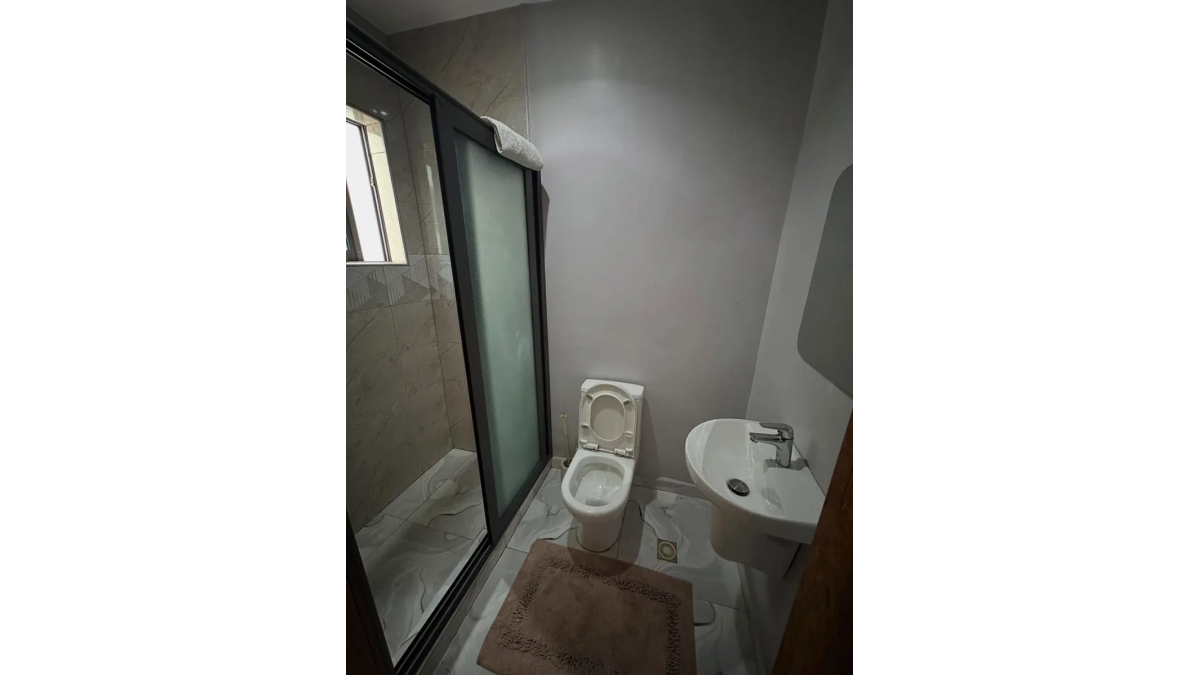 2 bed flat to let, Crown Lodge, Elystan Street - African Land