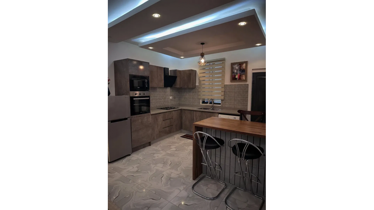2 bed flat to let, Crown Lodge, Elystan Street - African Land