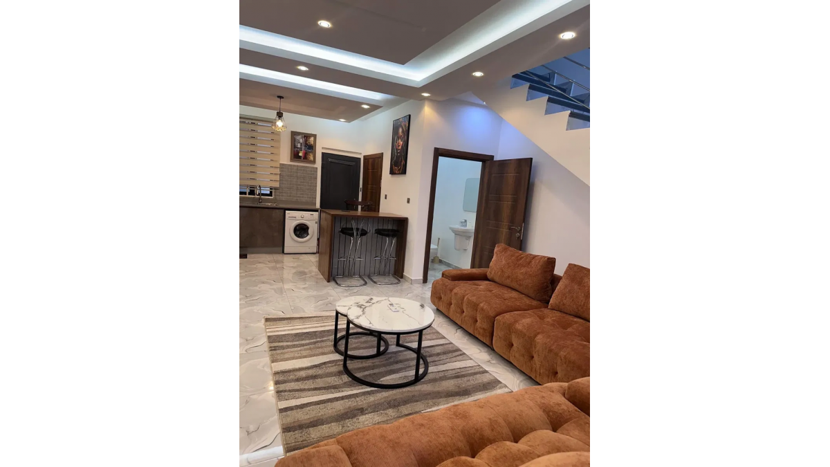 2 bed flat to let, Crown Lodge, Elystan Street - African Land
