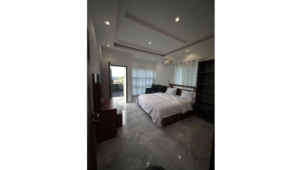 2 bed flat to let, Crown Lodge, Elystan Street - African Land