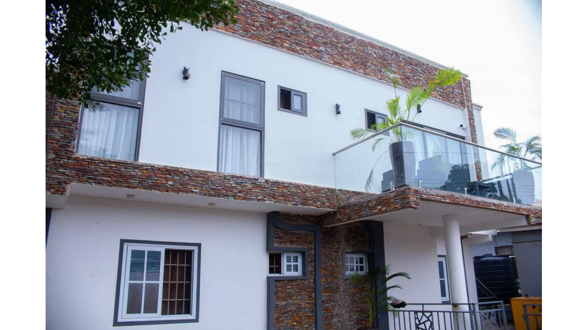 2 bed flat to let, Crown Lodge, Elystan Street - African Land