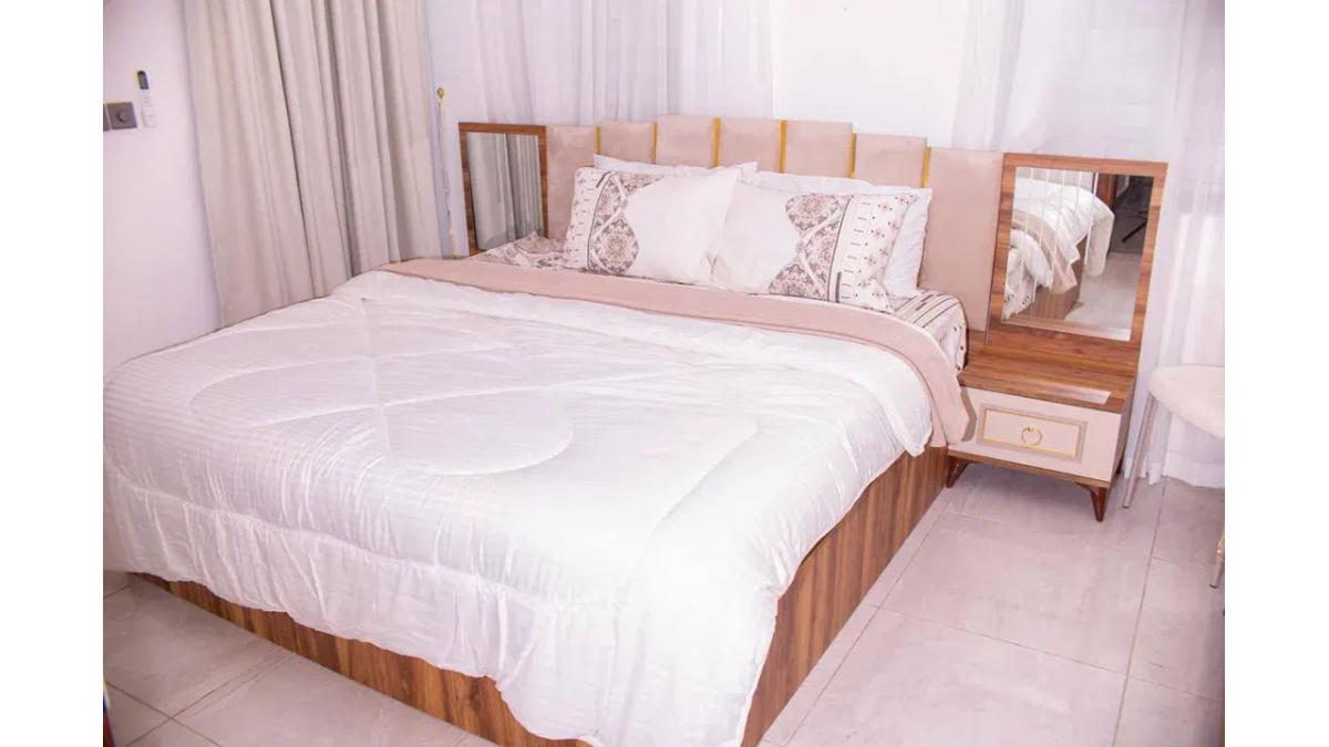 2 bed flat to let, Crown Lodge, Elystan Street - African Land