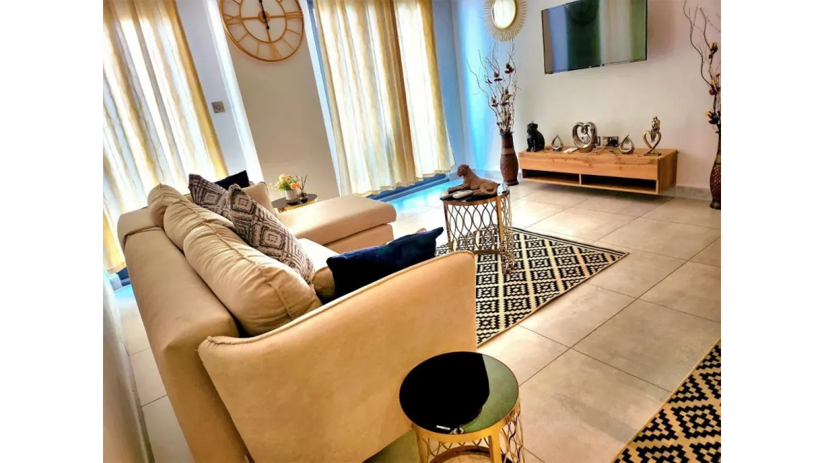 2 bed flat to let, Crown Lodge, Elystan Street - African Land
