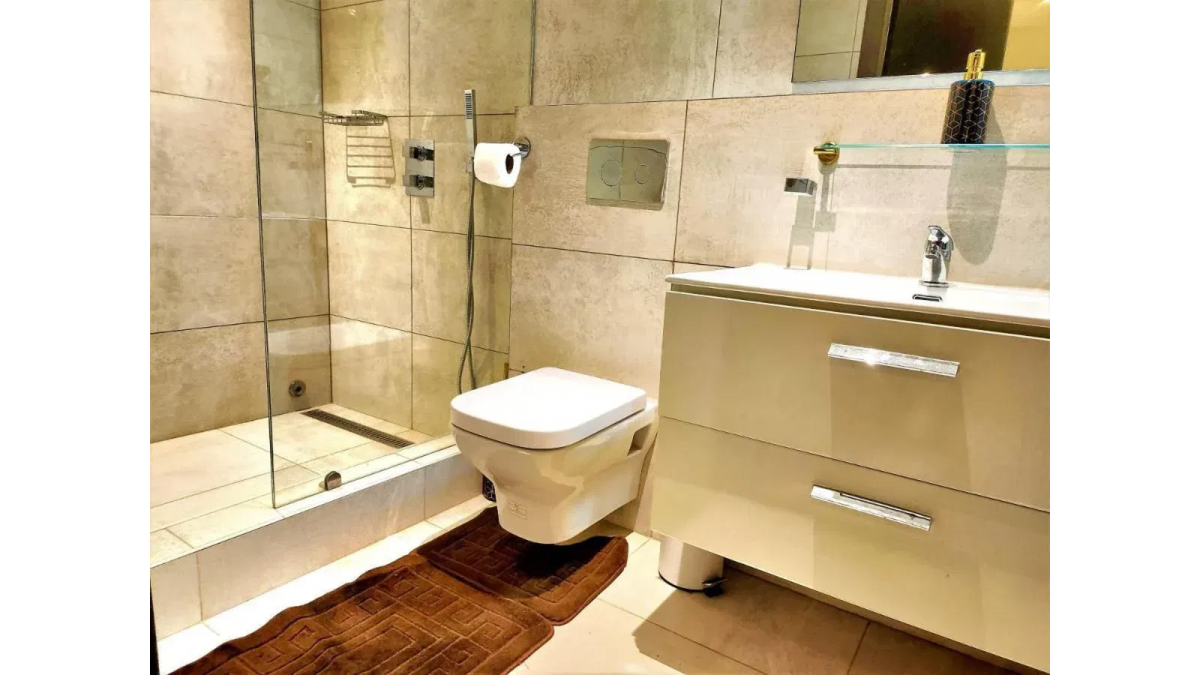 2 bed flat to let, Crown Lodge, Elystan Street - African Land