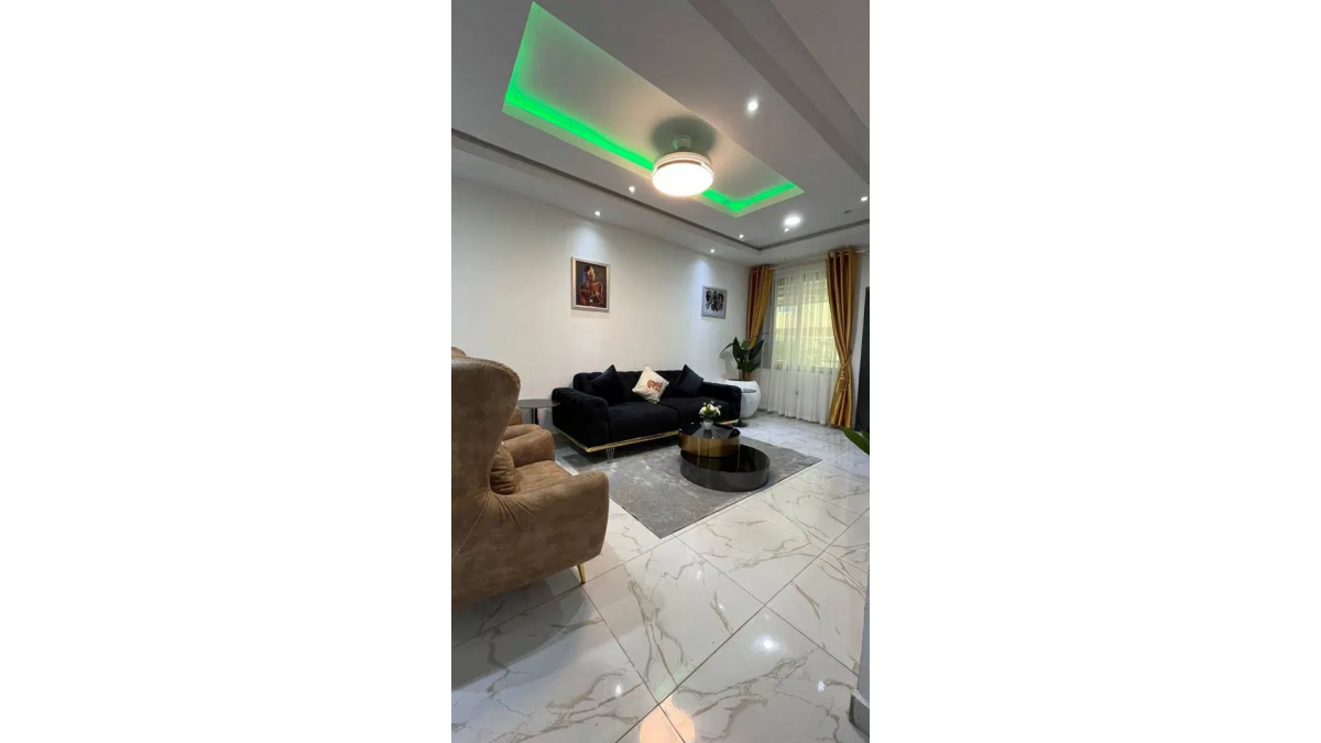 2 bed flat to let, Crown Lodge, Elystan Street - African Land