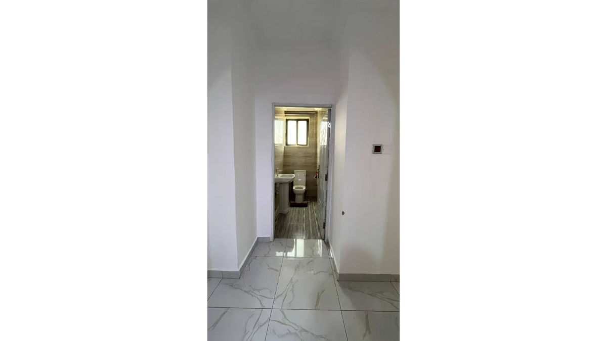 2 bed flat to let, Crown Lodge, Elystan Street - African Land