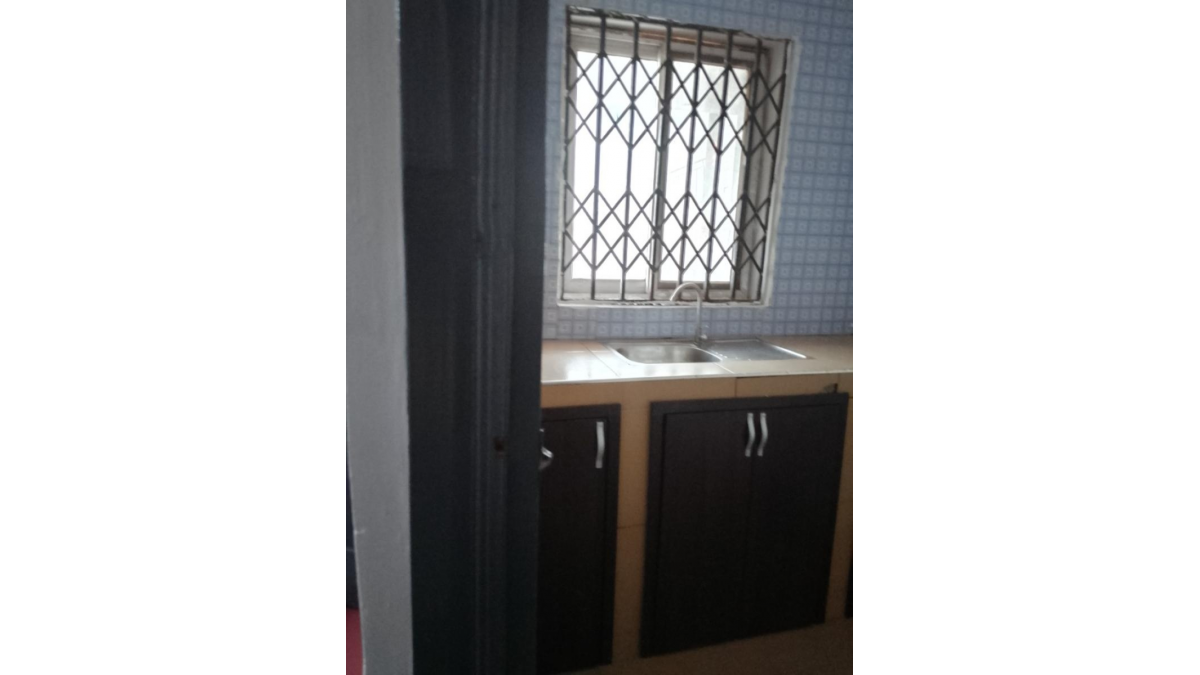 2 bed flat to let, Crown Lodge, Elystan Street - African Land