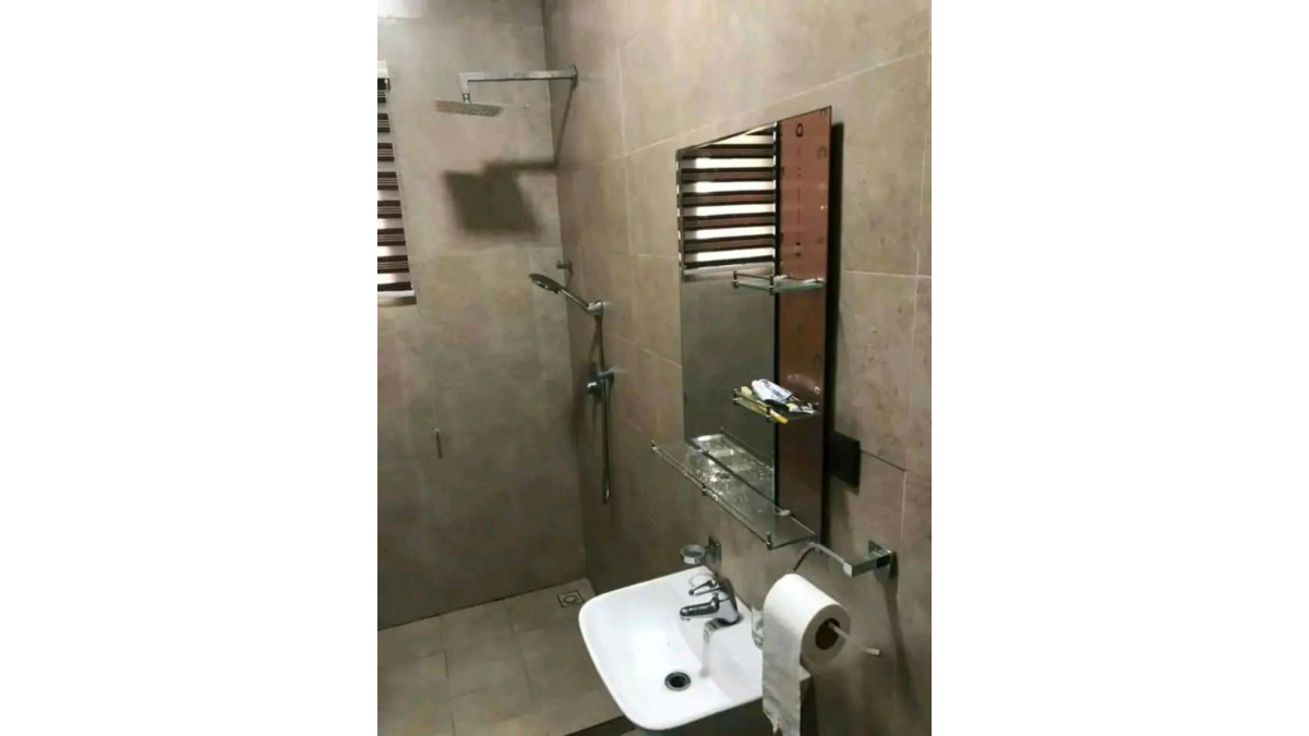2 bed flat to let, Crown Lodge, Elystan Street - African Land