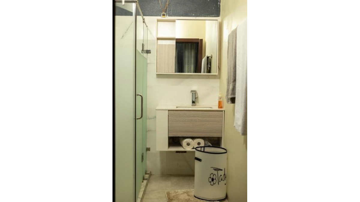 2 bed flat to let, Crown Lodge, Elystan Street - African Land