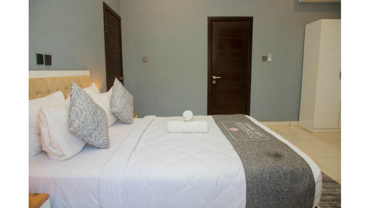 2 bed flat to let, Crown Lodge, Elystan Street - African Land