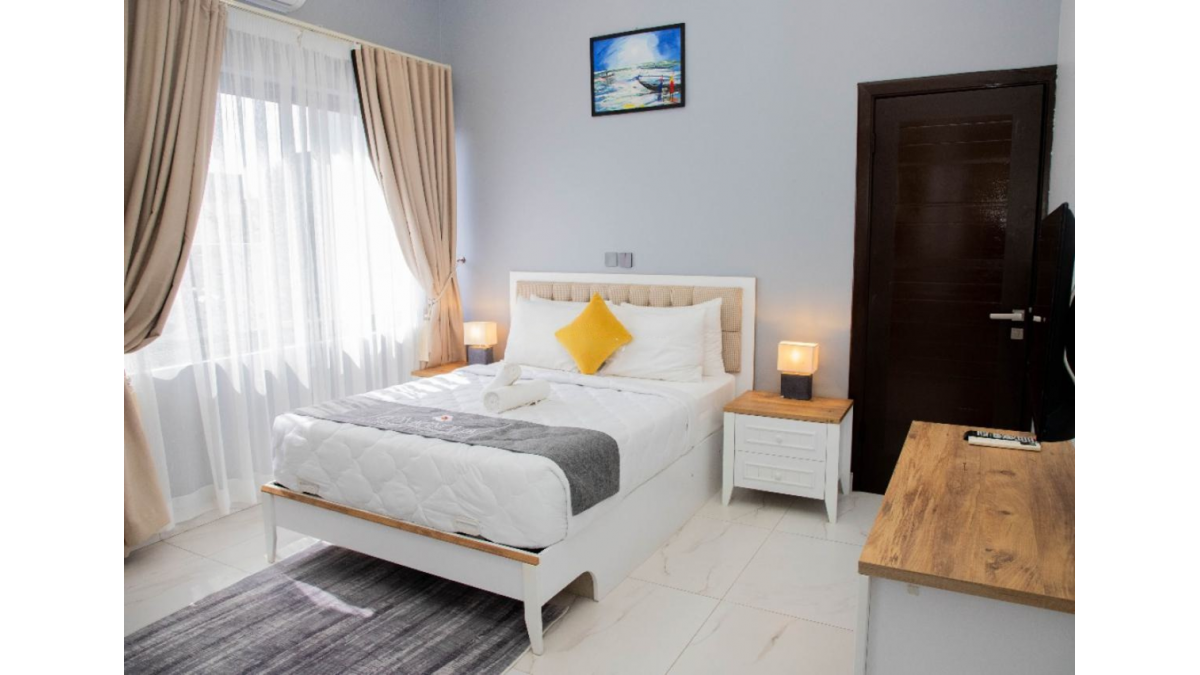 2 bed flat to let, Crown Lodge, Elystan Street - African Land