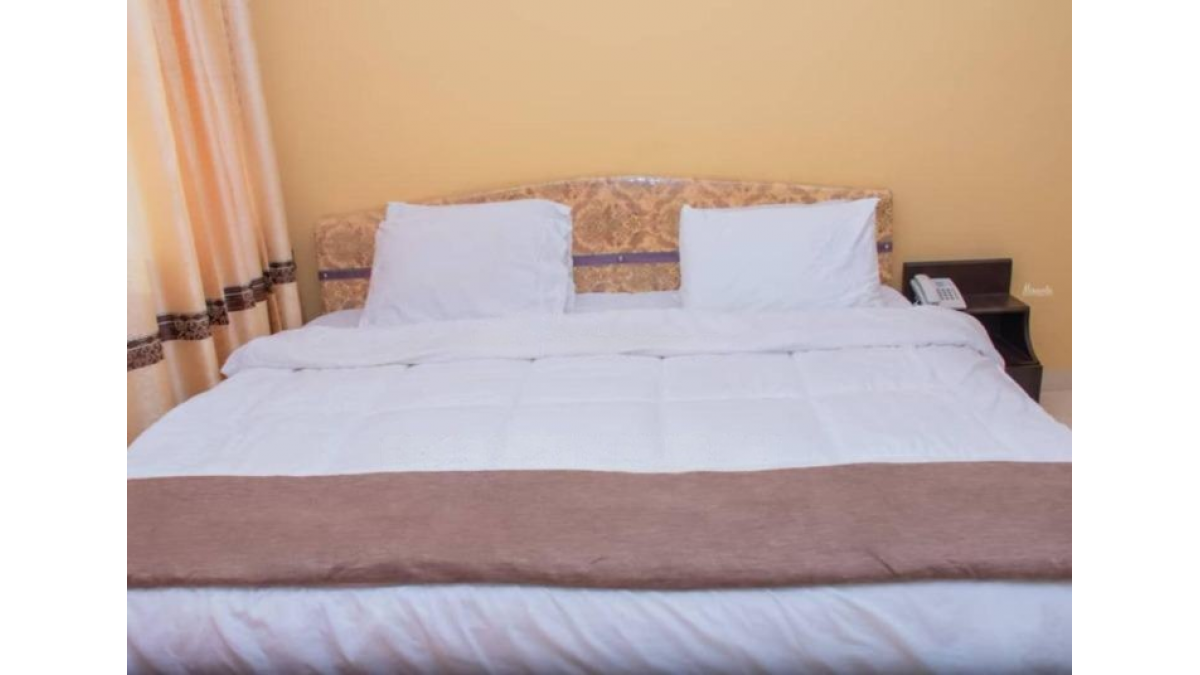 2 bed flat to let, Crown Lodge, Elystan Street - African Land