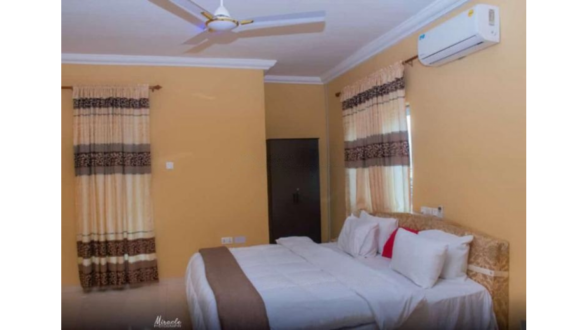 2 bed flat to let, Crown Lodge, Elystan Street - African Land