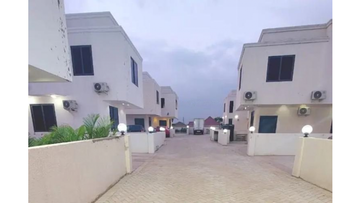 2 bed flat to let, Crown Lodge, Elystan Street - African Land