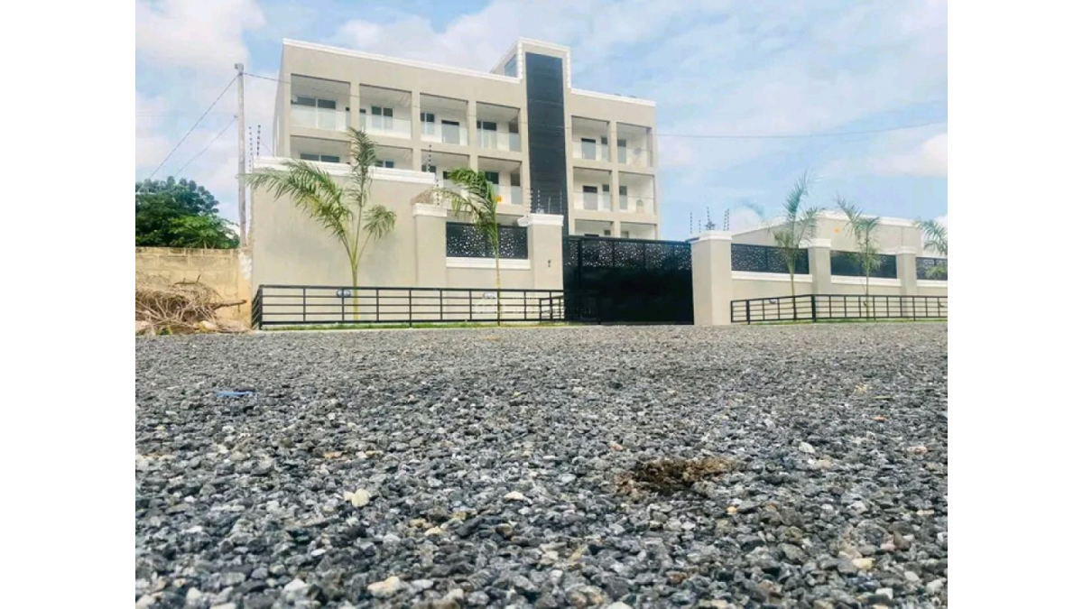 2 bed flat to let, Crown Lodge, Elystan Street - African Land