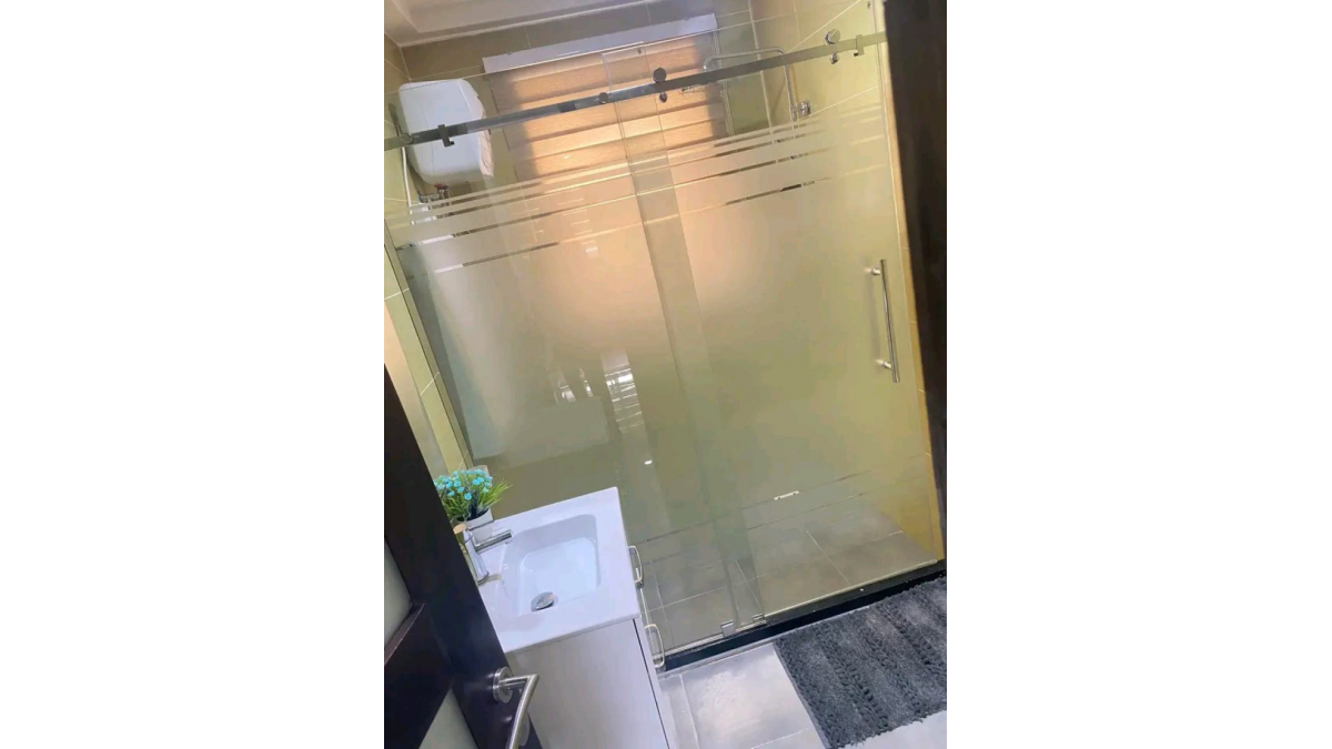 2 bed flat to let, Crown Lodge, Elystan Street - African Land