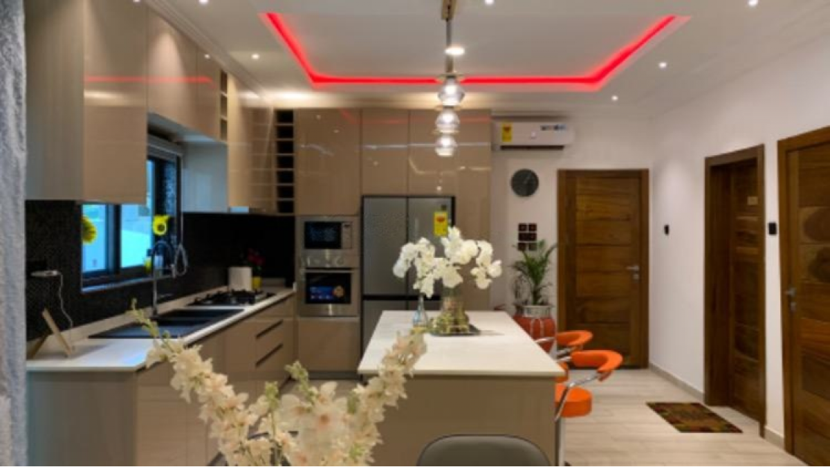 2 bed flat to let, Crown Lodge, Elystan Street - African Land