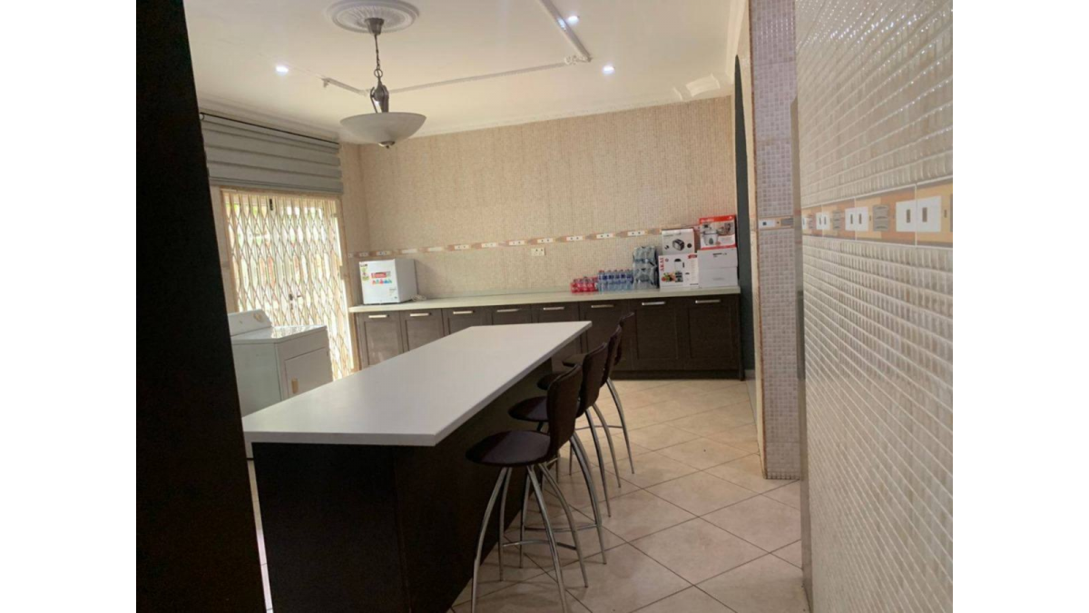2 bed flat to let, Crown Lodge, Elystan Street - African Land