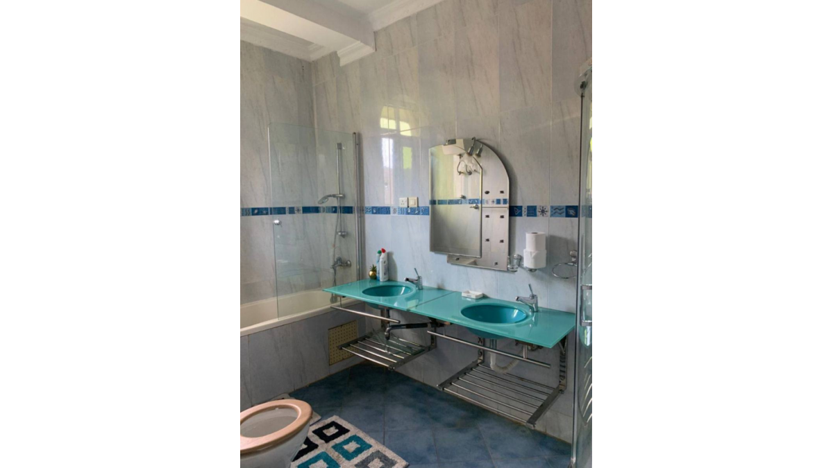 2 bed flat to let, Crown Lodge, Elystan Street - African Land