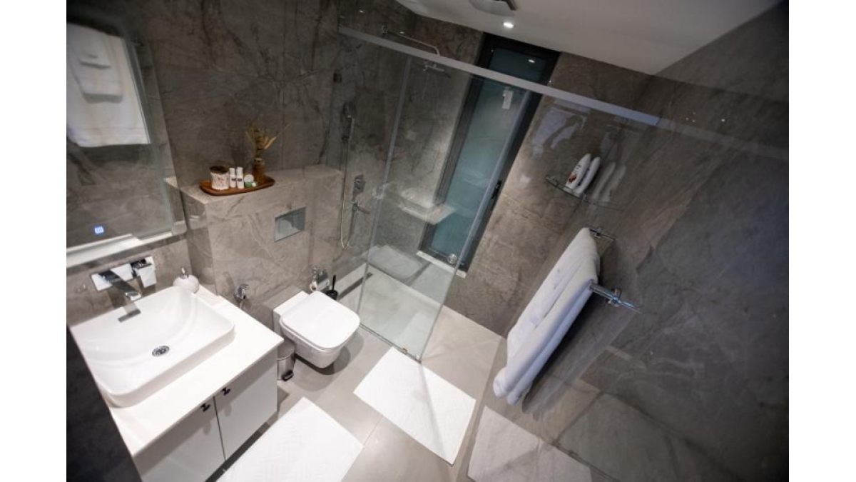 2 bed flat to let, Crown Lodge, Elystan Street - African Land
