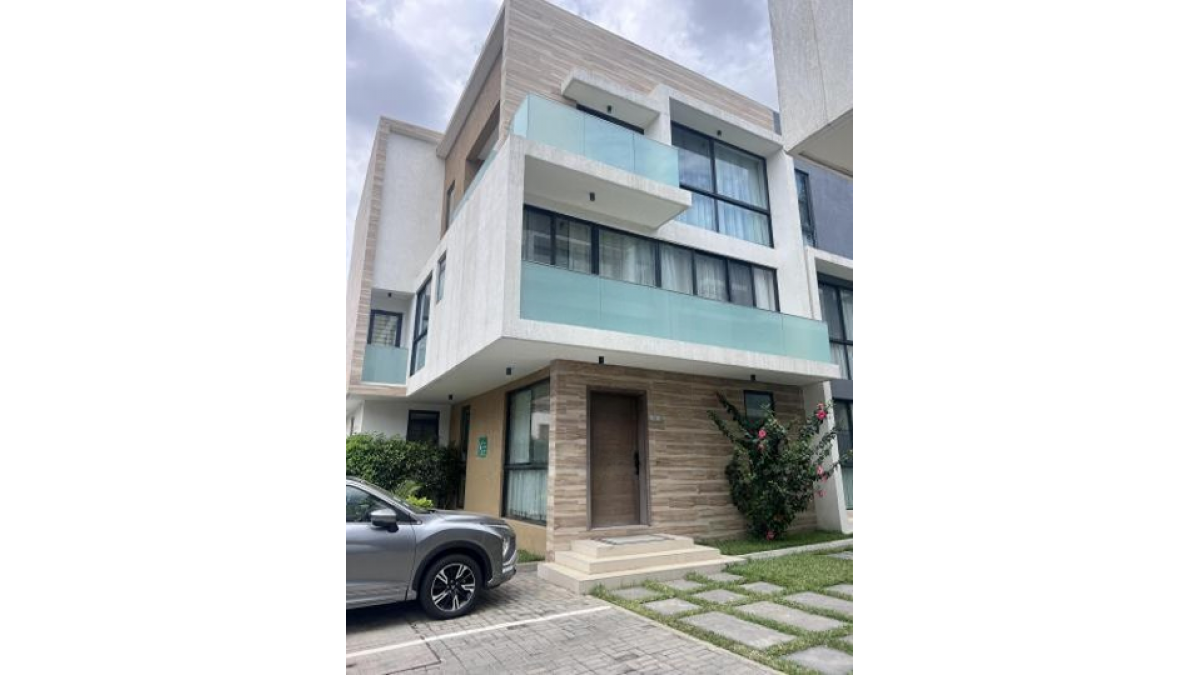2 bed flat to let, Crown Lodge, Elystan Street - African Land