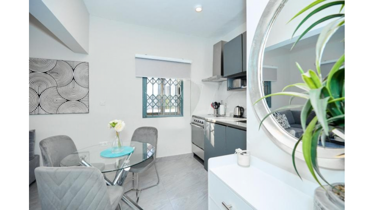2 bed flat to let, Crown Lodge, Elystan Street - African Land