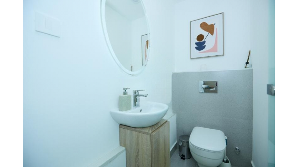 2 bed flat to let, Crown Lodge, Elystan Street - African Land
