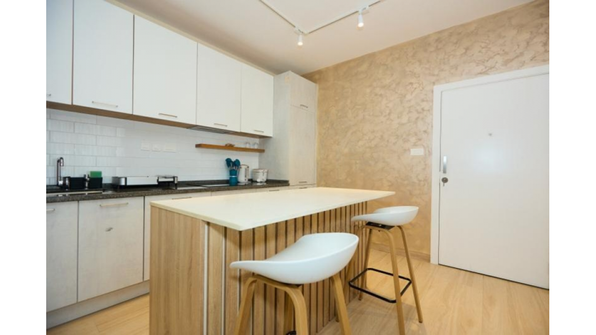 2 bed flat to let, Crown Lodge, Elystan Street - African Land