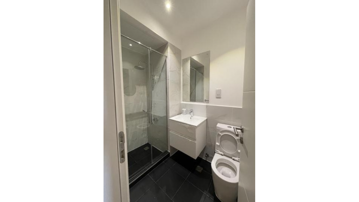 2 bed flat to let, Crown Lodge, Elystan Street - African Land