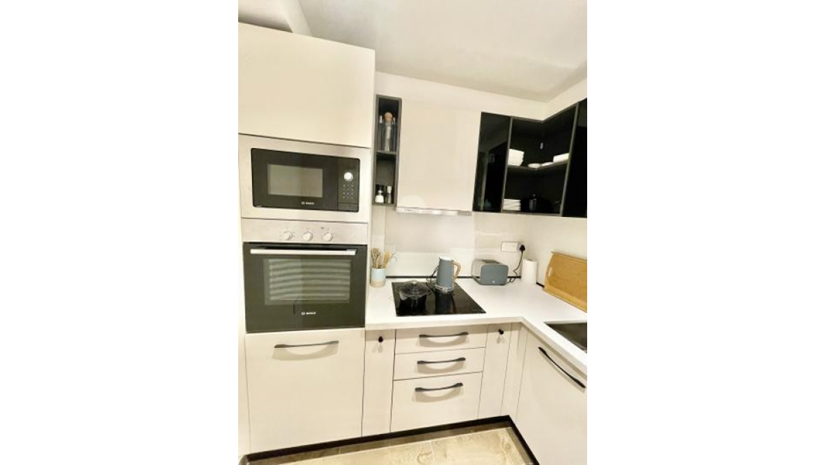 2 bed flat to let, Crown Lodge, Elystan Street - African Land