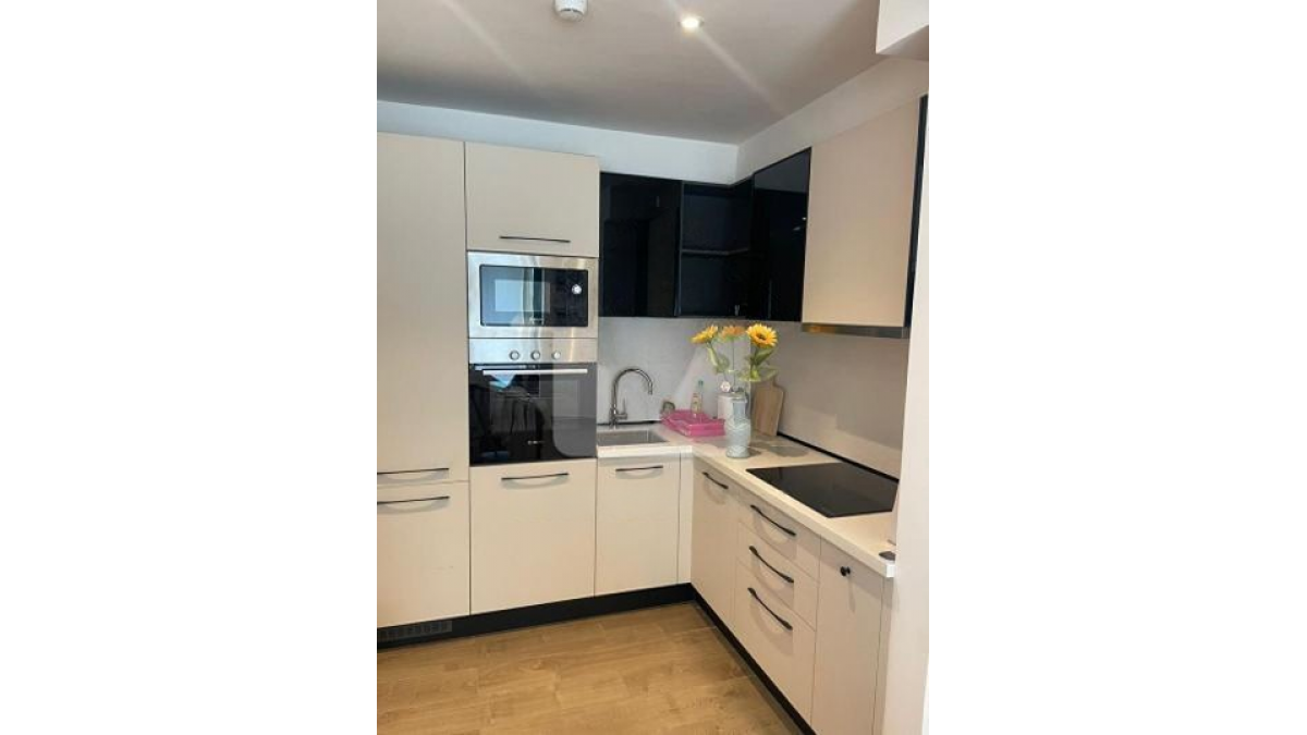 2 bed flat to let, Crown Lodge, Elystan Street - African Land