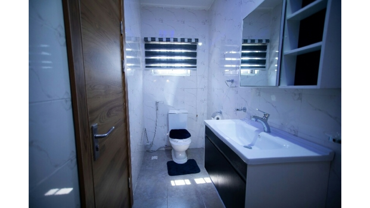 2 bed flat to let, Crown Lodge, Elystan Street - African Land