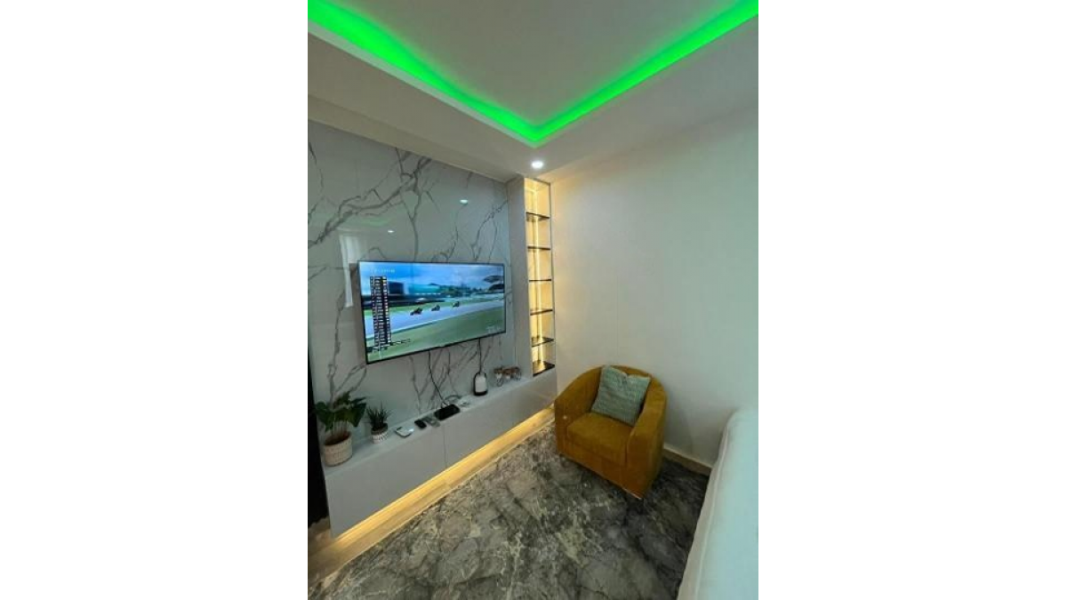 2 bed flat to let, Crown Lodge, Elystan Street - African Land