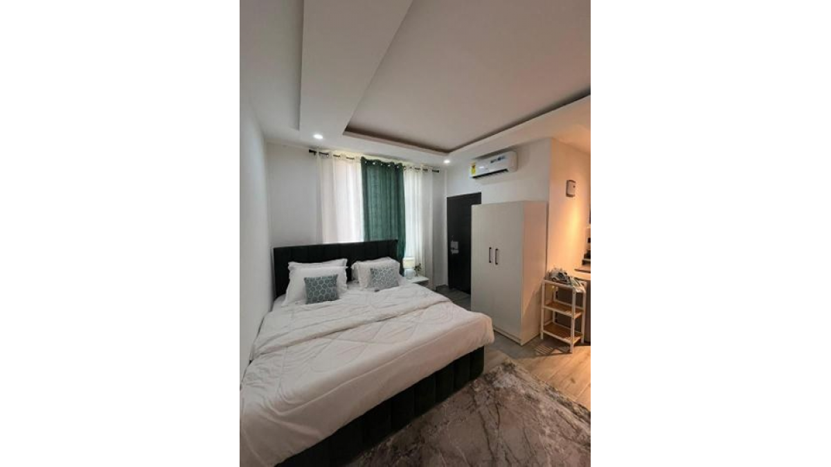 2 bed flat to let, Crown Lodge, Elystan Street - African Land
