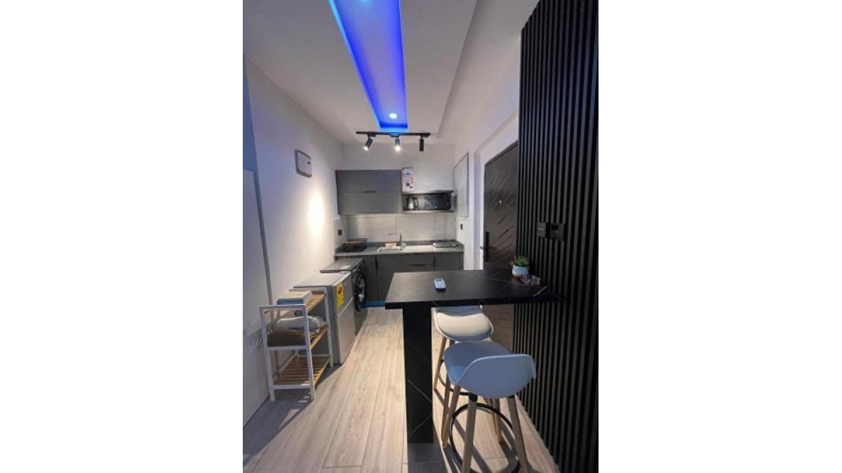 2 bed flat to let, Crown Lodge, Elystan Street - African Land
