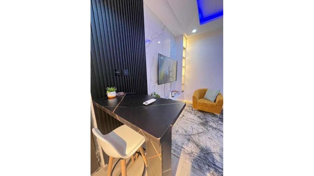 2 bed flat to let, Crown Lodge, Elystan Street - African Land