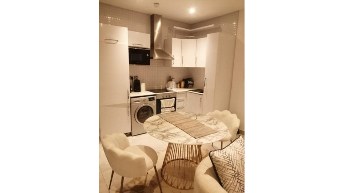2 bed flat to let, Crown Lodge, Elystan Street - African Land