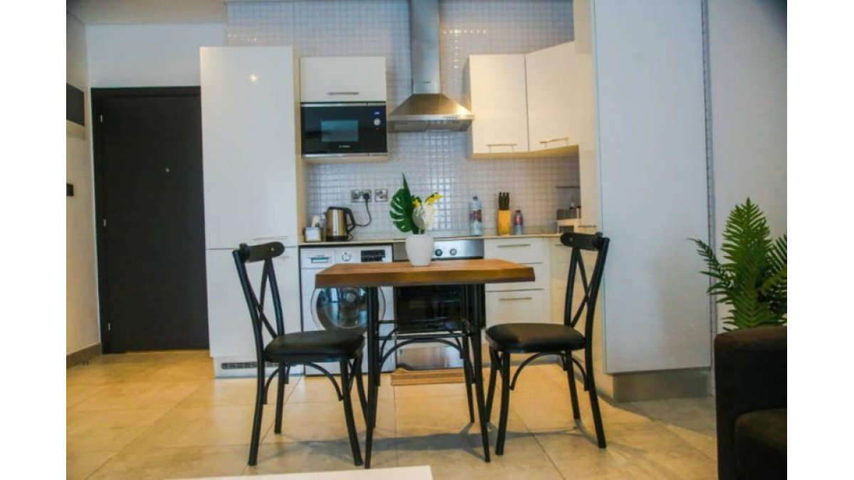 2 bed flat to let, Crown Lodge, Elystan Street - African Land