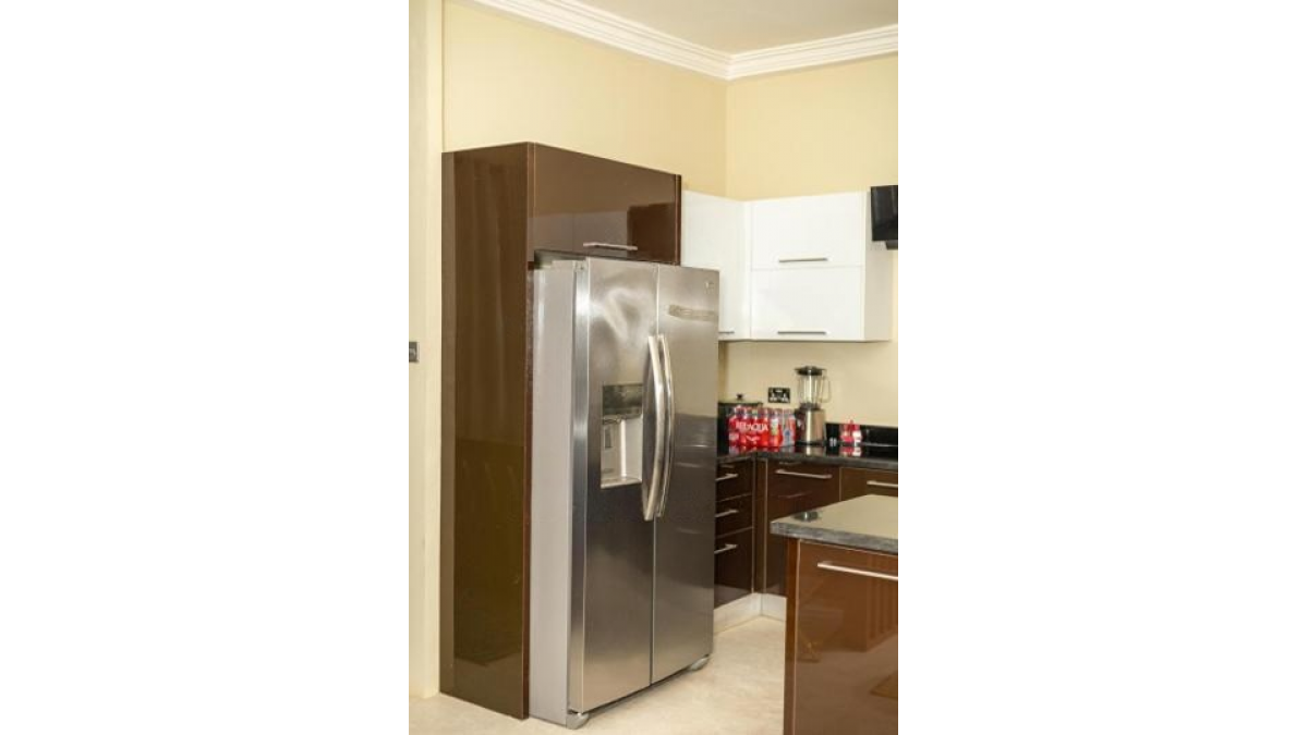 2 bed flat to let, Crown Lodge, Elystan Street - African Land
