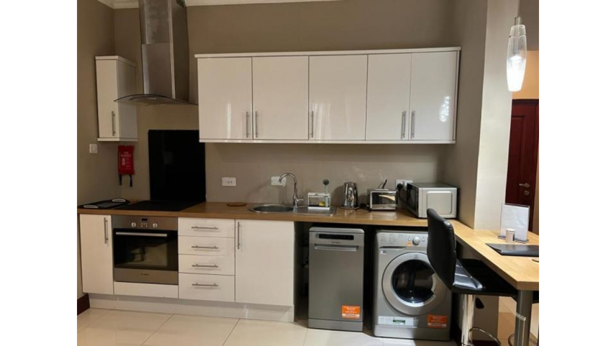 2 bed flat to let, Crown Lodge, Elystan Street - African Land