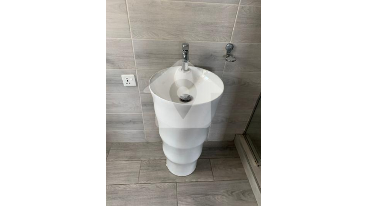 2 bed flat to let, Crown Lodge, Elystan Street - African Land
