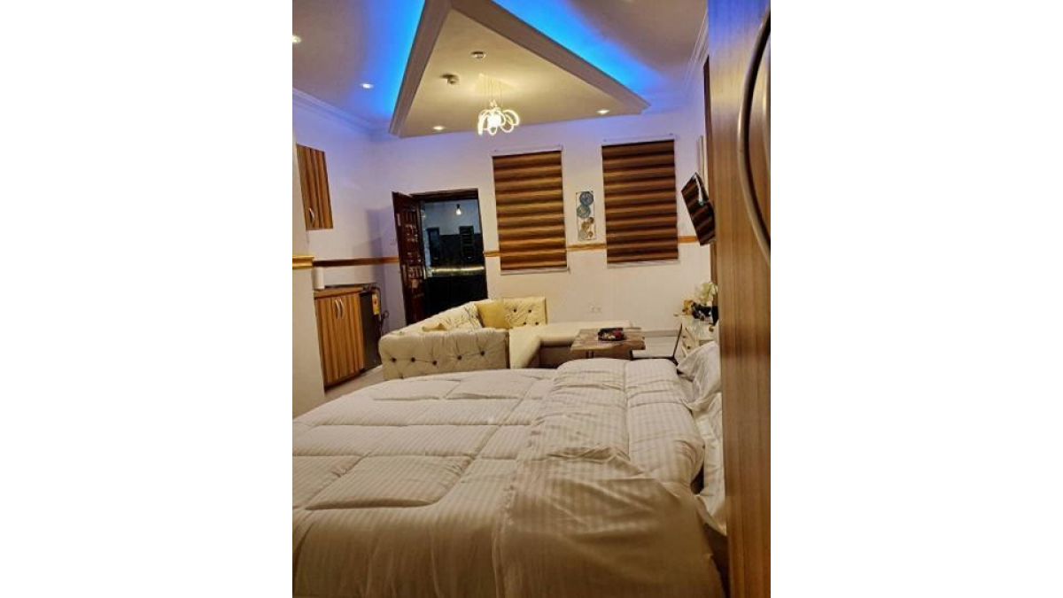 2 bed flat to let, Crown Lodge, Elystan Street - African Land
